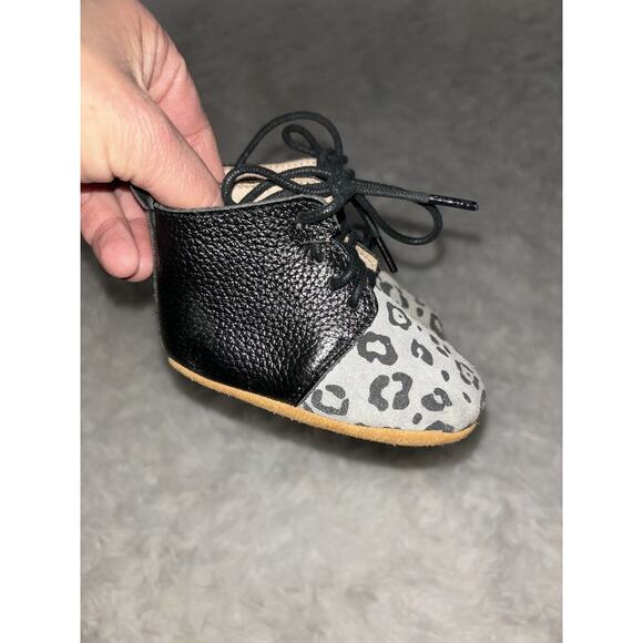 Monkey Feet Sz. 6/12 Month Leopard Ankle Tie Shoe. Cute, Great Cond - Picture 4 of 12